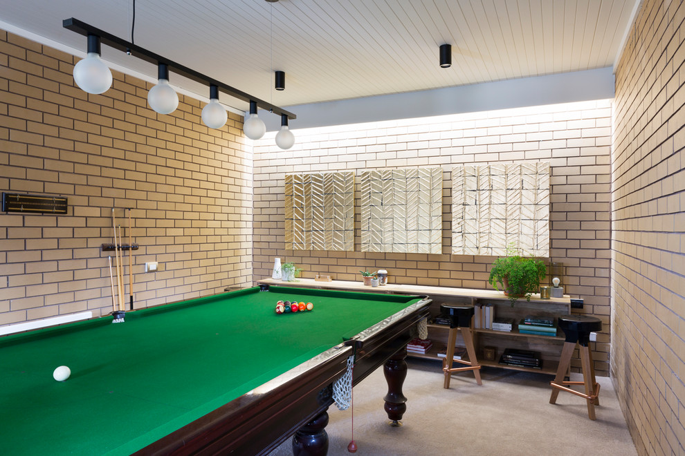 Immagine di un soggiorno moderno di medie dimensioni e chiuso con sala giochi, moquette e pavimento beige