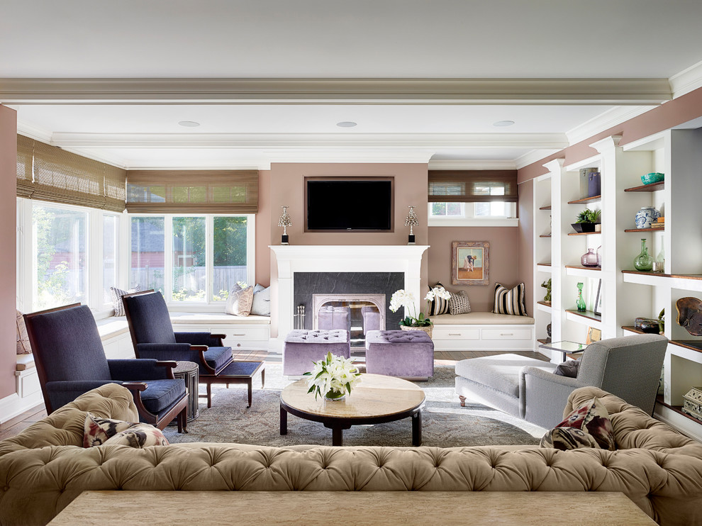 Ejemplo de sala de estar abierta clásica renovada extra grande con paredes púrpuras, suelo de madera en tonos medios, todas las chimeneas, marco de chimenea de piedra, televisor colgado en la pared y suelo marrón