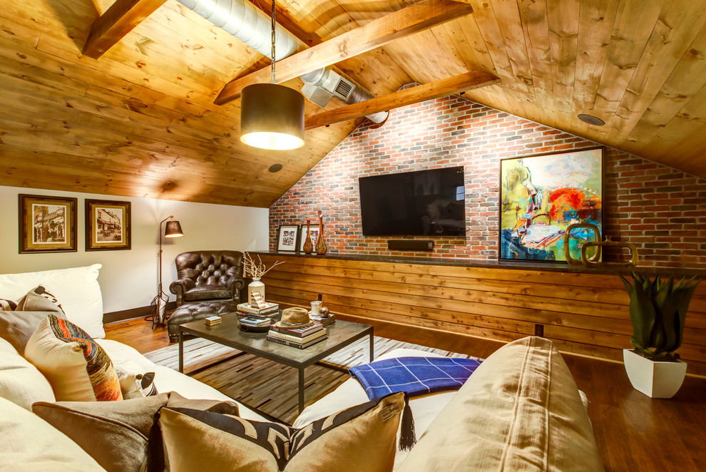ローリーにある高級な中くらいなラスティックスタイルのおしゃれなロフトリビング (ホームバー、グレーの壁、濃色無垢フローリング、壁掛け型テレビ、茶色い床、暖炉なし) の写真