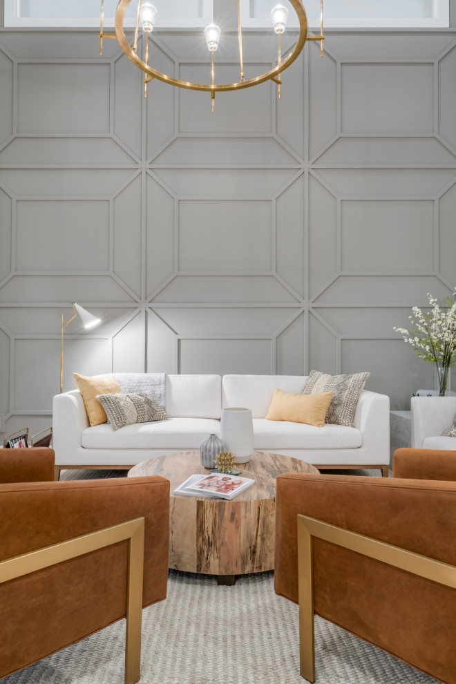 Idée de décoration pour une grande salle de séjour design ouverte avec un mur gris, moquette et du lambris.