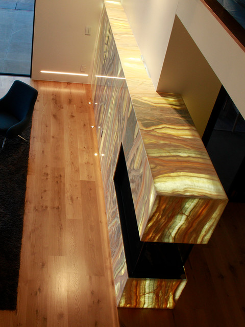 Glowing Onyx Double-sided Fireplace - Modern - Wohnzimmer - Denver