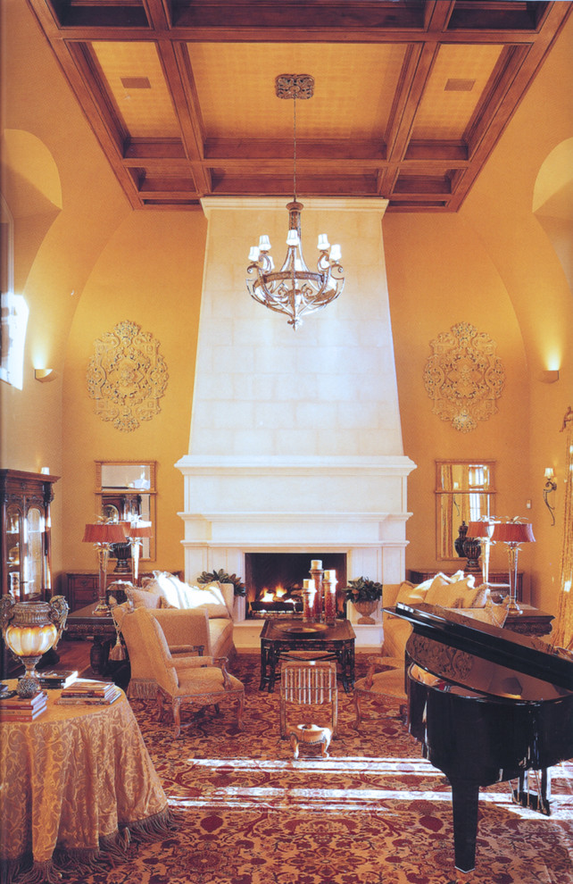 Immagine di un ampio soggiorno tradizionale aperto con pareti gialle, moquette, cornice del camino in pietra e nessuna TV