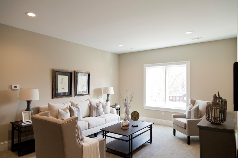 Foto de sala de estar tipo loft campestre de tamaño medio con paredes beige, moqueta y suelo beige