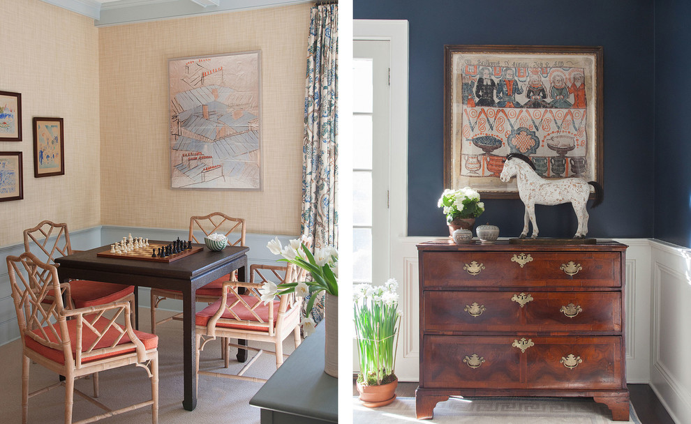 На фото: открытая гостиная комната среднего размера в классическом стиле с с книжными шкафами и полками, синими стенами и ковровым покрытием без камина, телевизора
