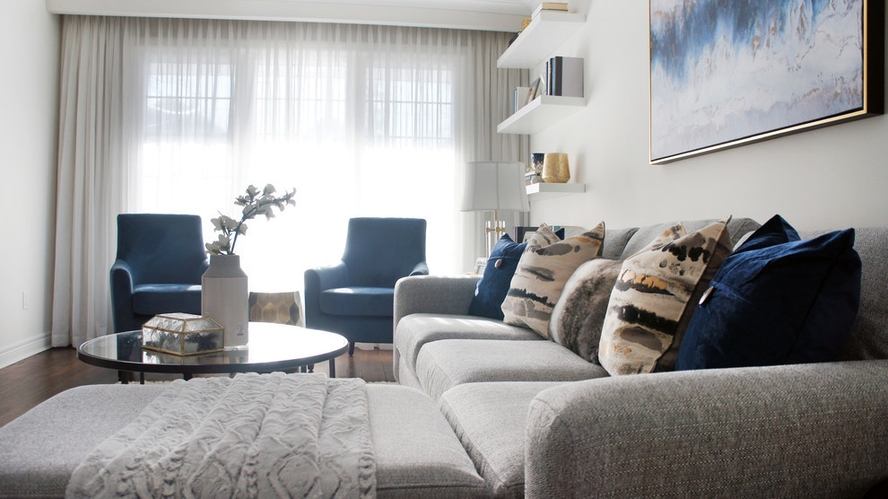 Esempio di un soggiorno design di medie dimensioni e stile loft con pareti bianche e pavimento in legno massello medio