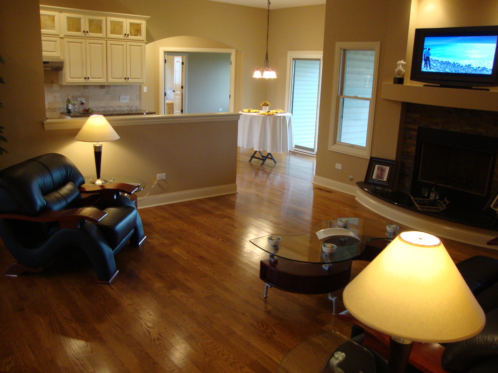 Family room - traditional family room idea in Chicago