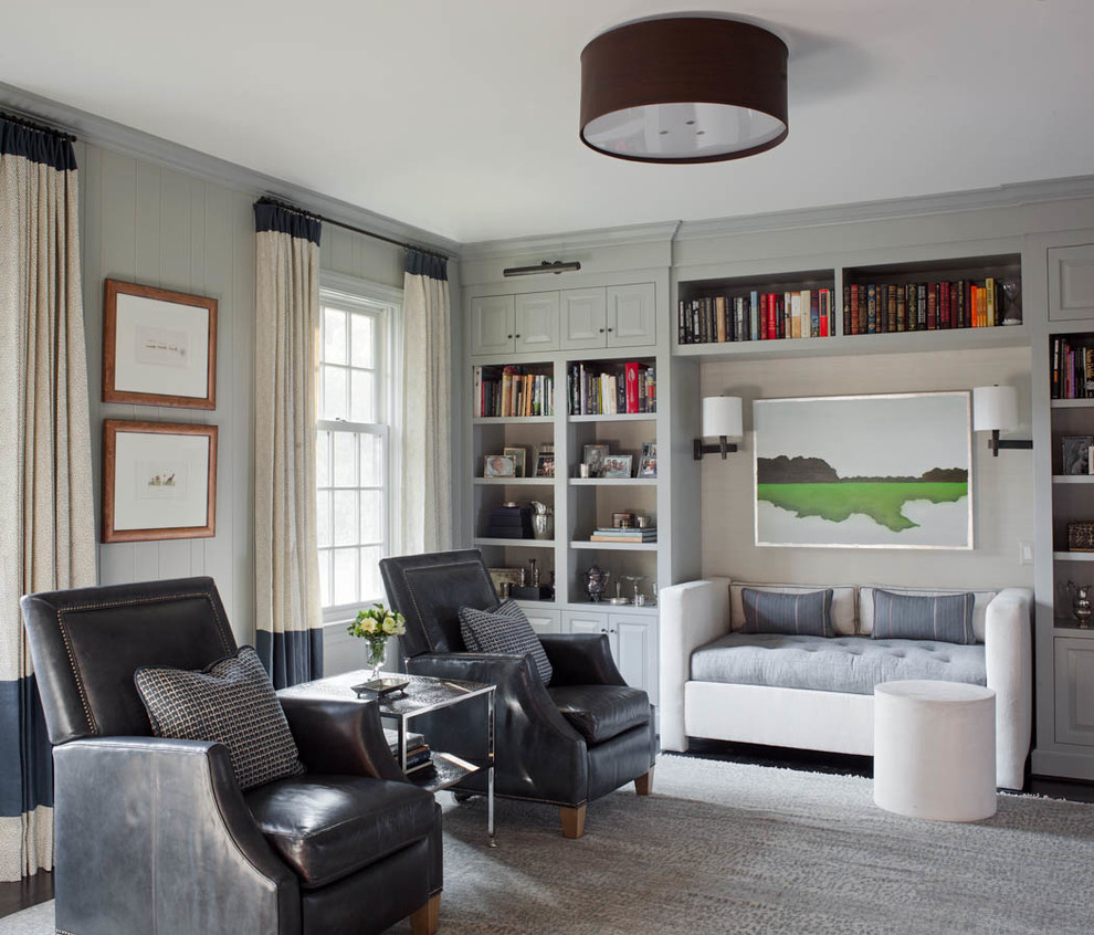 Идея дизайна: гостиная комната в стиле неоклассика (современная классика) с с книжными шкафами и полками и серыми стенами