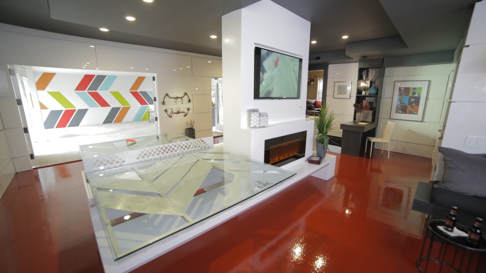 Foto di un soggiorno minimalista con sala giochi, pareti bianche, camino lineare Ribbon e TV a parete