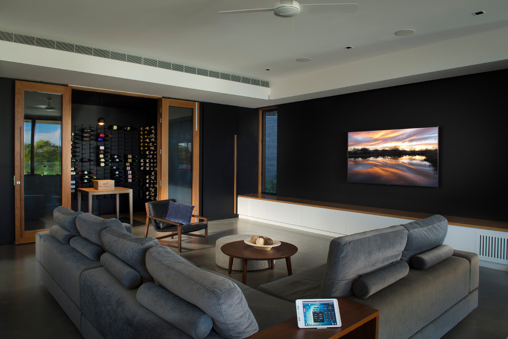 Aménagement d'une salle de séjour moderne de taille moyenne avec un téléviseur fixé au mur.