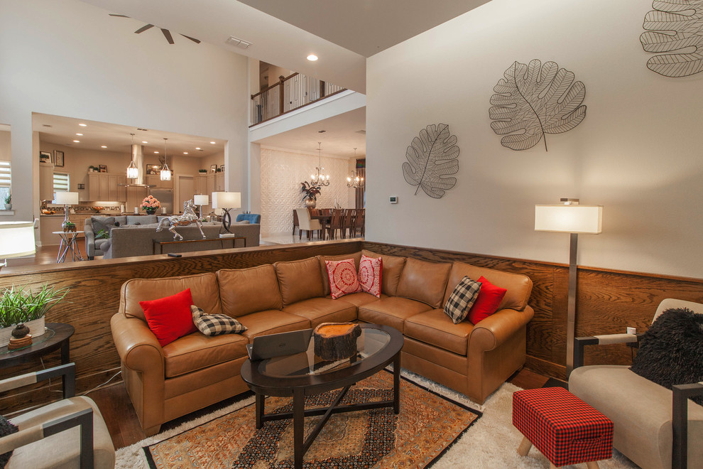 Idée de décoration pour une salle de séjour design avec un mur gris et un sol en bois brun.