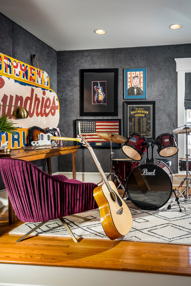 Modelo de sala de estar con rincón musical abierta tradicional renovada de tamaño medio