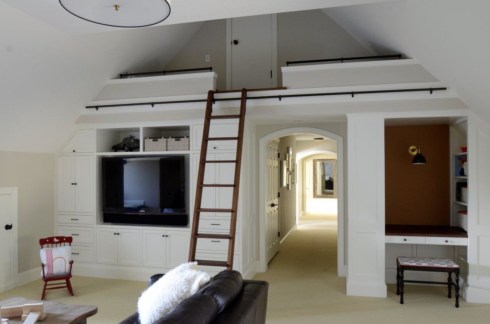 Esempio di un grande soggiorno chic stile loft con pareti grigie, moquette, parete attrezzata e pavimento beige