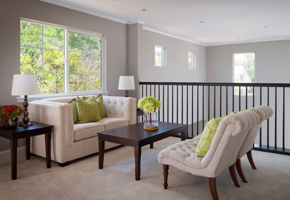 Foto di un soggiorno minimal di medie dimensioni e stile loft con angolo bar, pareti grigie e moquette