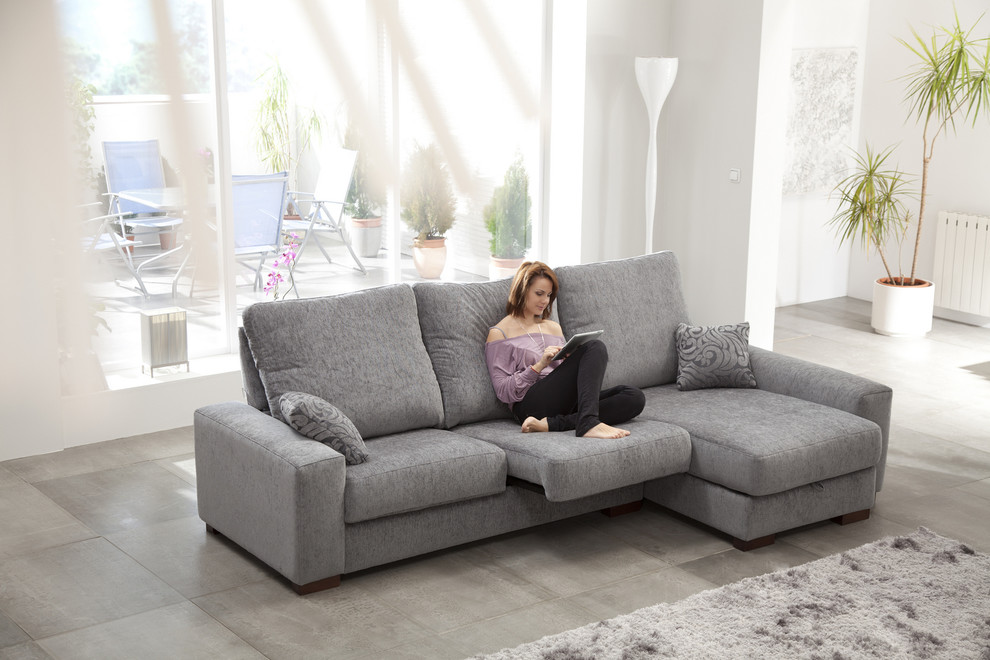 Icaro Modern Sectional Sofa by Famaliving California Contemporary