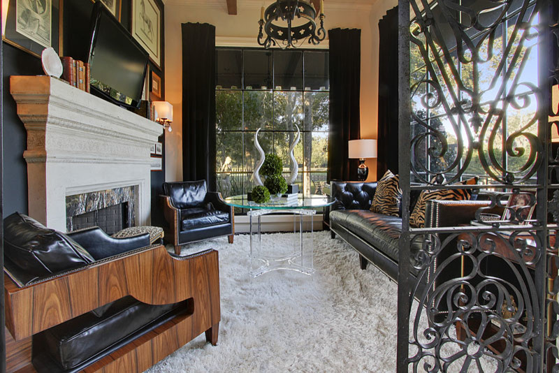 Example of an eclectic family room design in New Orleans