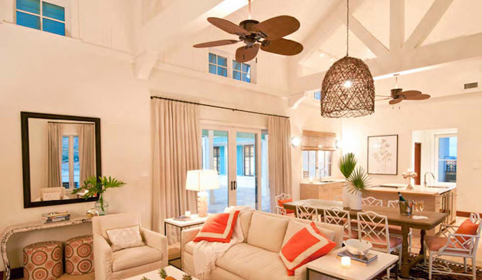 Modelo de sala de estar abierta costera de tamaño medio sin chimenea con paredes blancas y suelo marrón