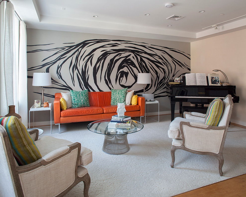 Imagen de sala de estar con rincón musical actual con paredes beige