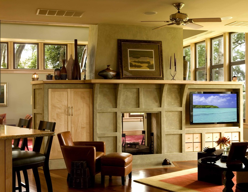 Diseño de sala de estar contemporánea con chimenea de doble cara y marco de chimenea de yeso
