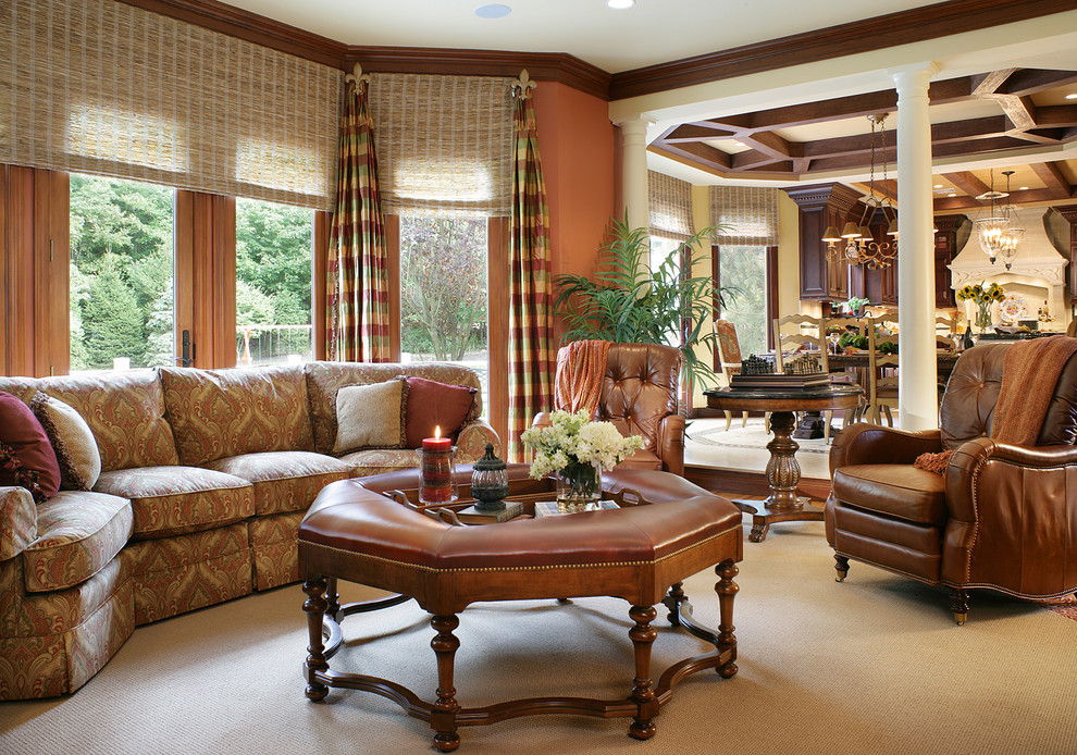 Стильный дизайн: открытая гостиная комната в классическом стиле с оранжевыми стенами - последний тренд