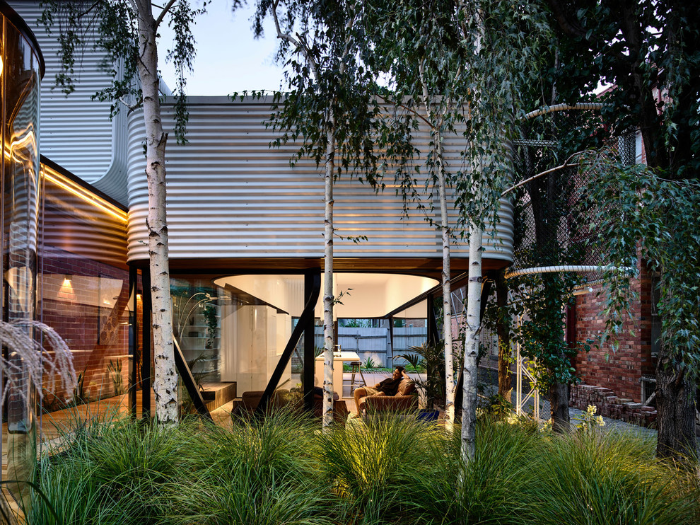 Offenes Modernes Wohnzimmer mit Betonboden in Melbourne