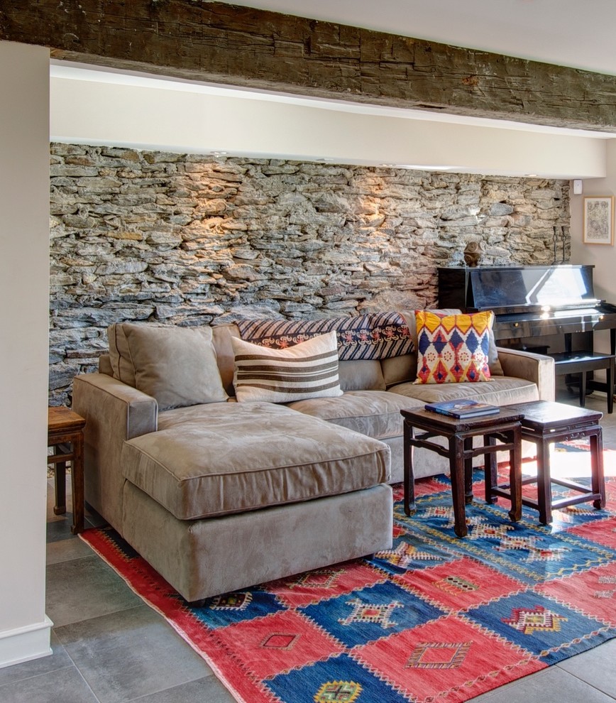 Diseño de sala de estar con rincón musical de estilo americano con suelo gris