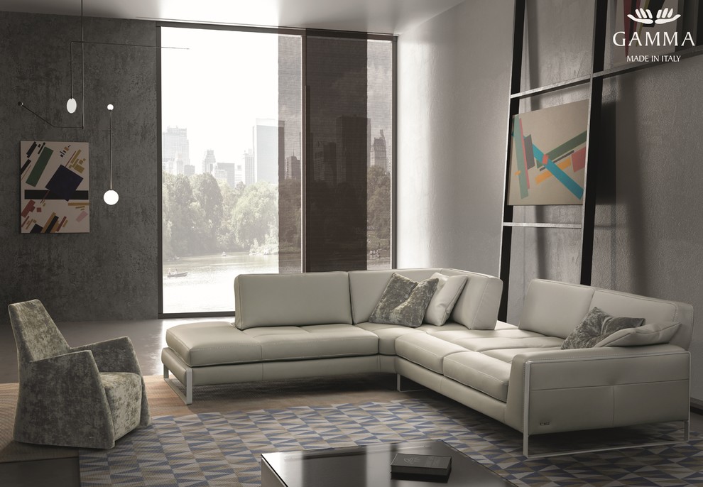 Exemple d'une grande salle de séjour moderne ouverte avec un mur gris, sol en béton ciré, aucun téléviseur et un sol gris.