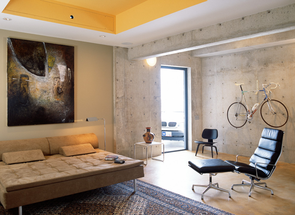 Пример оригинального дизайна: гостиная комната в стиле модернизм с бетонным полом