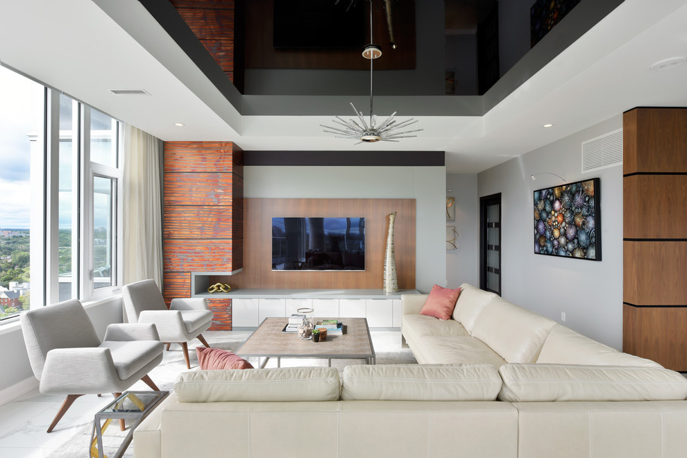 Mittelgroßes, Offenes Modernes Wohnzimmer ohne Kamin mit grauer Wandfarbe, TV-Wand, Marmorboden und weißem Boden in Ottawa