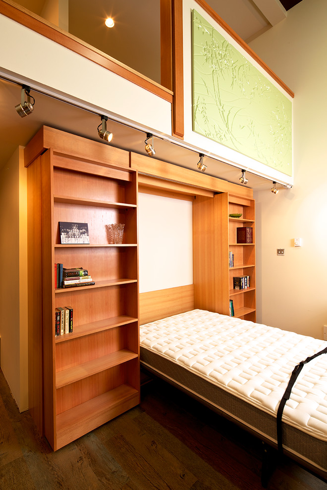 Ejemplo de sala de estar tipo loft contemporánea de tamaño medio sin chimenea y televisor con paredes blancas