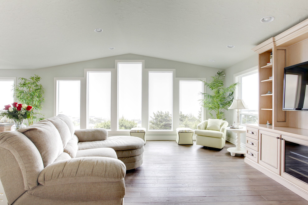 Lincoln City, Oregon Beach Renovation Beach Style Family Room
