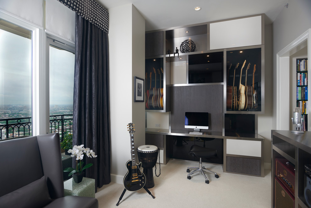 Пример оригинального дизайна: изолированная гостиная комната среднего размера в современном стиле с серыми стенами, ковровым покрытием и музыкальной комнатой без камина