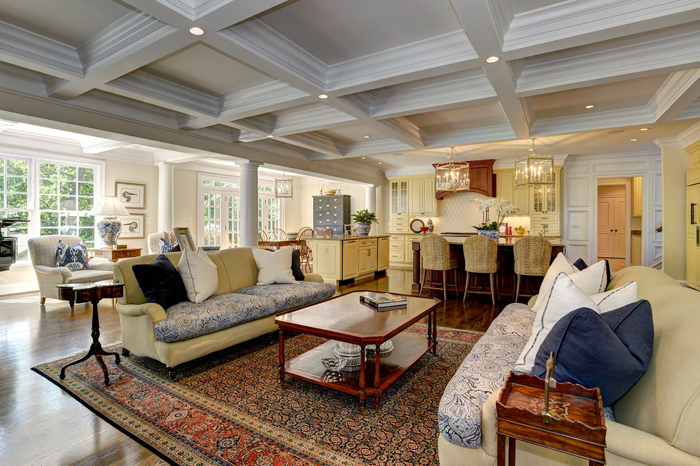 Modelo de sala de estar abierta clásica con suelo de madera en tonos medios, todas las chimeneas y marco de chimenea de baldosas y/o azulejos