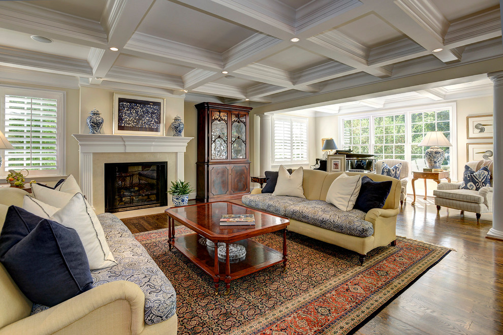 Foto de sala de estar abierta clásica con suelo de madera en tonos medios, todas las chimeneas y marco de chimenea de baldosas y/o azulejos