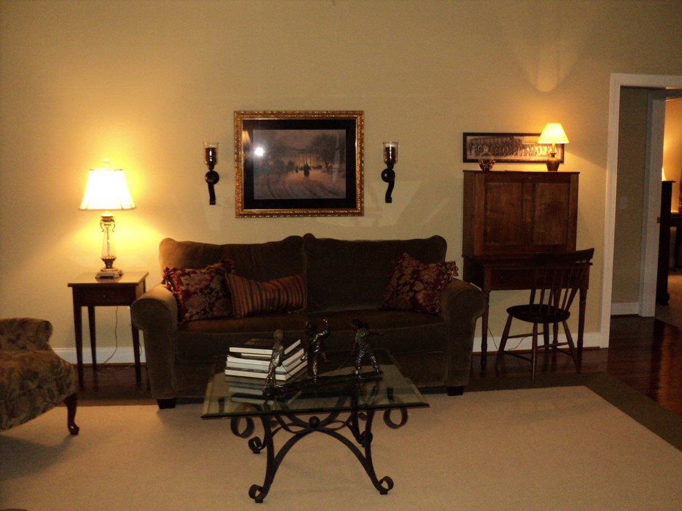 Example of a classic family room design in Nashville
