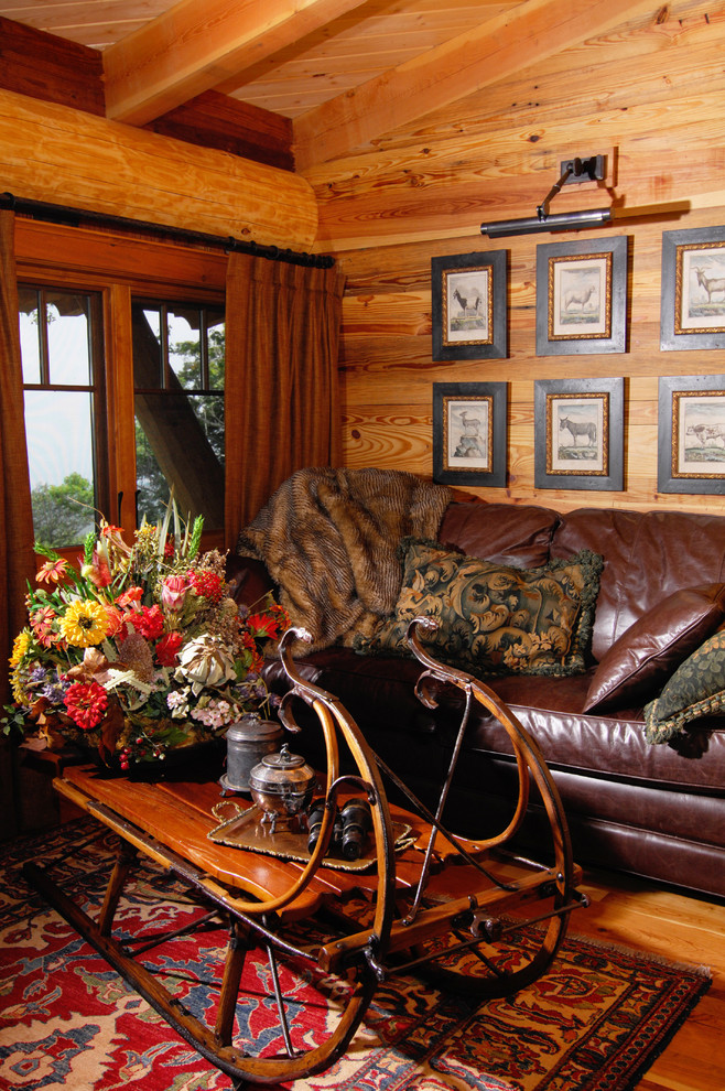Modelo de sala de estar rural pequeña con paredes marrones y suelo de madera en tonos medios