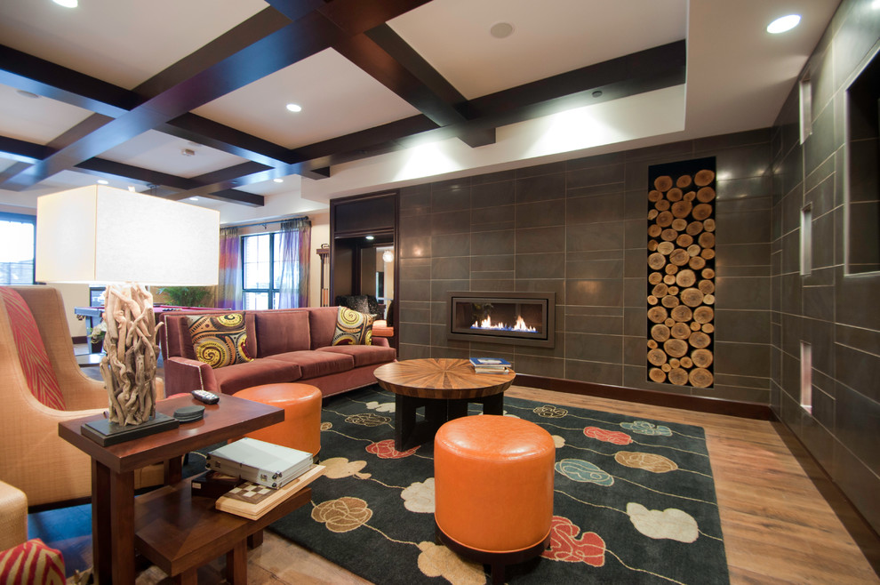 Idée de décoration pour une salle de séjour design avec un sol en bois brun et une cheminée ribbon.