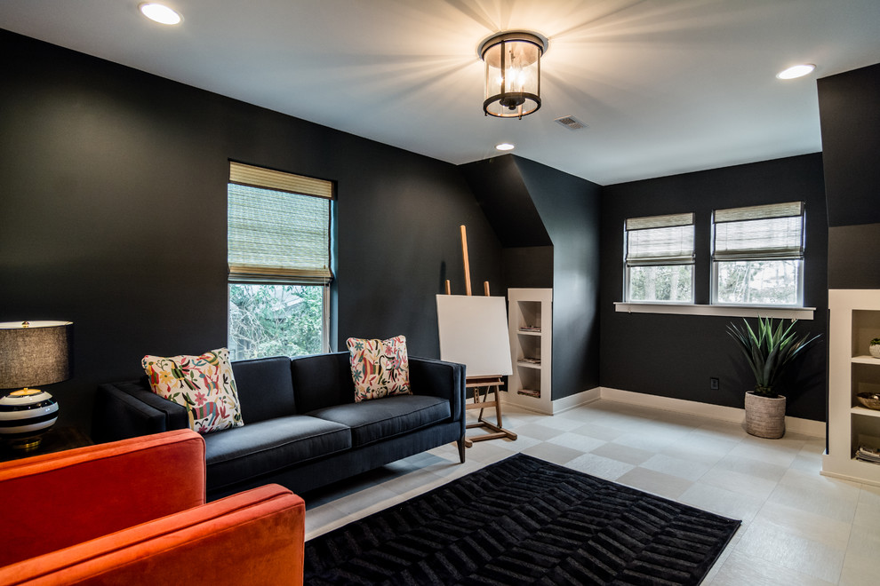 Imagen de sala de estar cerrada contemporánea de tamaño medio sin chimenea y televisor con paredes negras, suelo de baldosas de cerámica y suelo beige