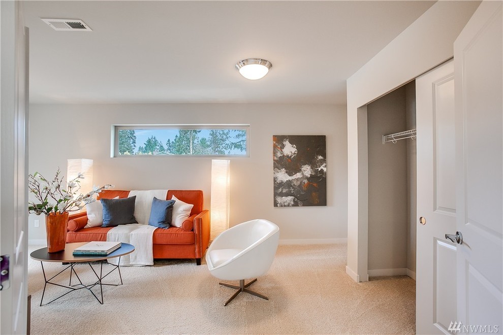 Свежая идея для дизайна: большая изолированная гостиная комната в современном стиле с ковровым покрытием - отличное фото интерьера