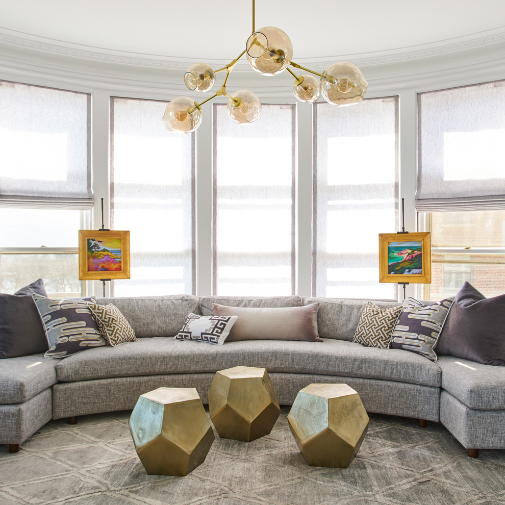 Foto de sala de estar abierta actual de tamaño medio sin chimenea y televisor con paredes blancas, moqueta y suelo gris