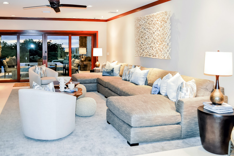 Стильный дизайн: открытая гостиная комната в морском стиле - последний тренд