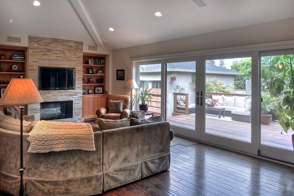 Inspiration for a craftsman family room remodel in Los Angeles