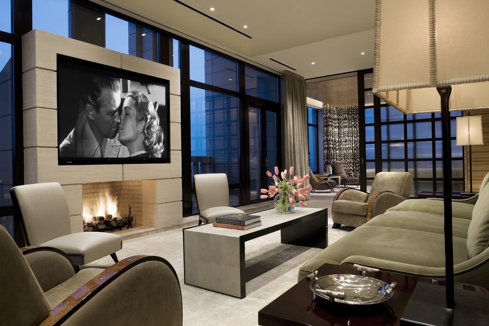 Ejemplo de sala de estar tradicional renovada grande con todas las chimeneas, pared multimedia, moqueta y marco de chimenea de piedra