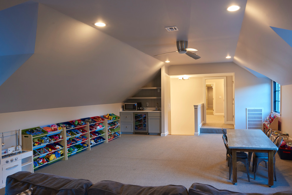 Diseño de sala de juegos en casa tipo loft tradicional renovada de tamaño medio sin chimenea y televisor con paredes beige y moqueta