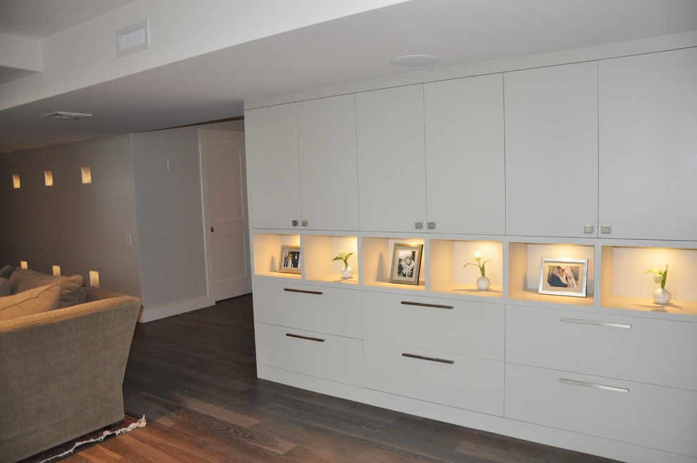 Foto di un grande soggiorno contemporaneo chiuso con pareti bianche, moquette e pavimento beige