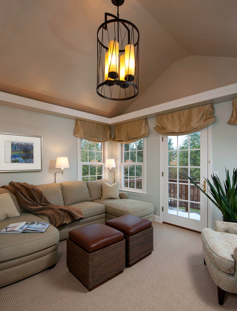 Diseño de sala de estar abierta tradicional renovada grande con moqueta y paredes grises