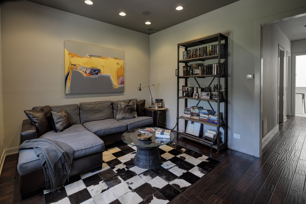 Offenes Industrial Wohnzimmer ohne Kamin mit grauer Wandfarbe in Chicago