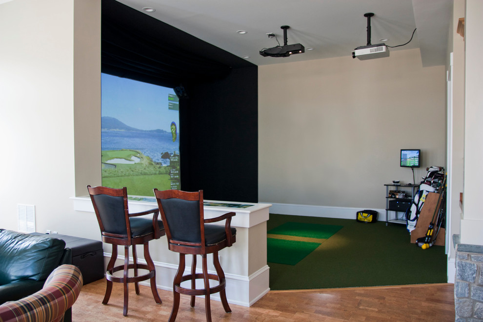 На фото: огромная открытая комната для игр в стиле кантри с светлым паркетным полом, бежевыми стенами, телевизором на стене и зеленым полом