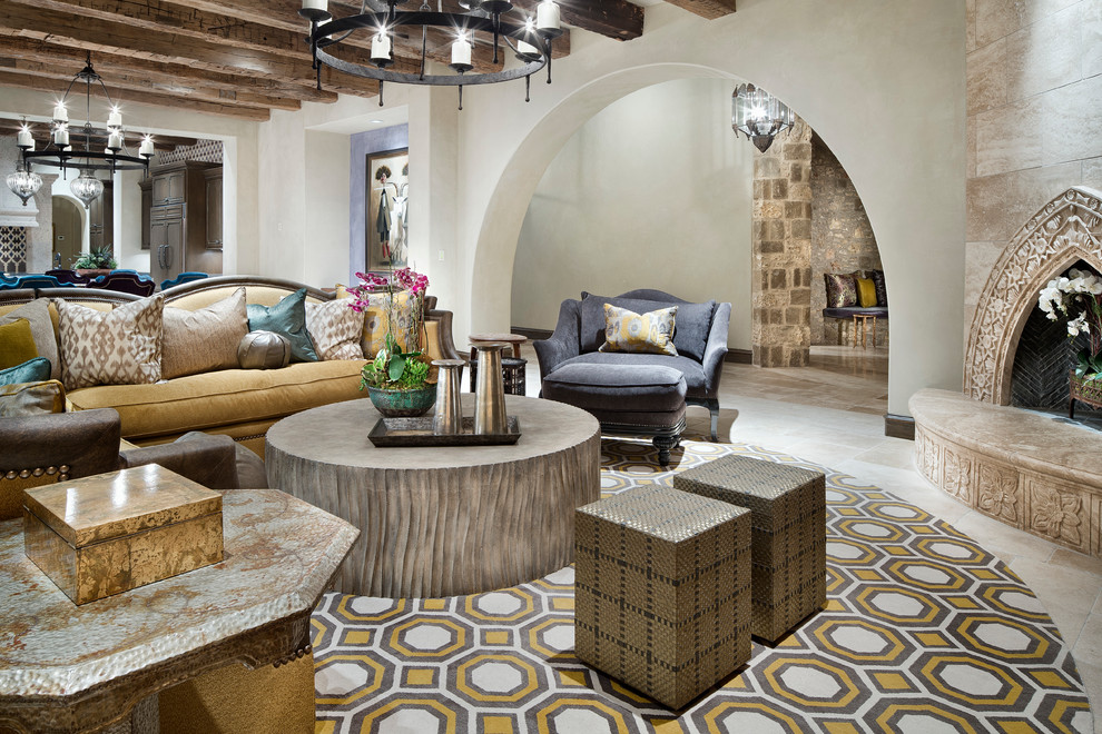 Ejemplo de sala de estar abierta mediterránea grande con chimenea de esquina y marco de chimenea de piedra
