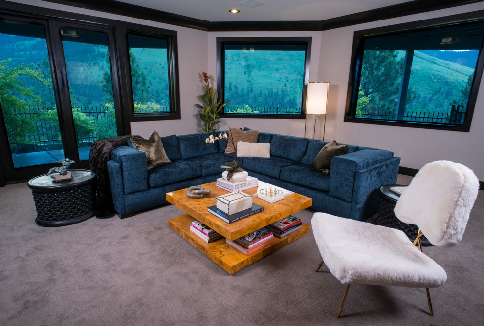 Offenes, Mittelgroßes Modernes Wohnzimmer ohne Kamin mit Teppichboden und grauer Wandfarbe in Sonstige