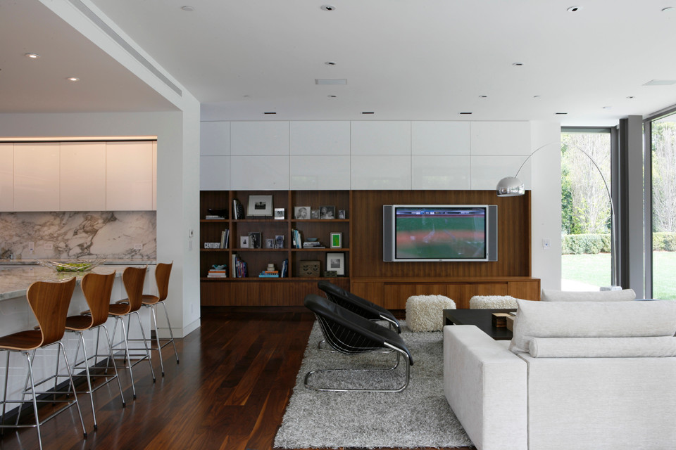 Example of a minimalist family room design in Los Angeles